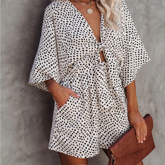 VICI Collection // WELL BEHAVED PRINTED POCKETED TIE ROMPER (size medium) - Picture 2 of 10